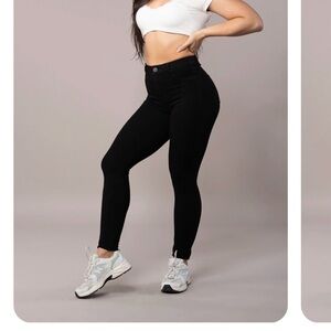 FitJeans 360 High Waisted - Black Denim Pants